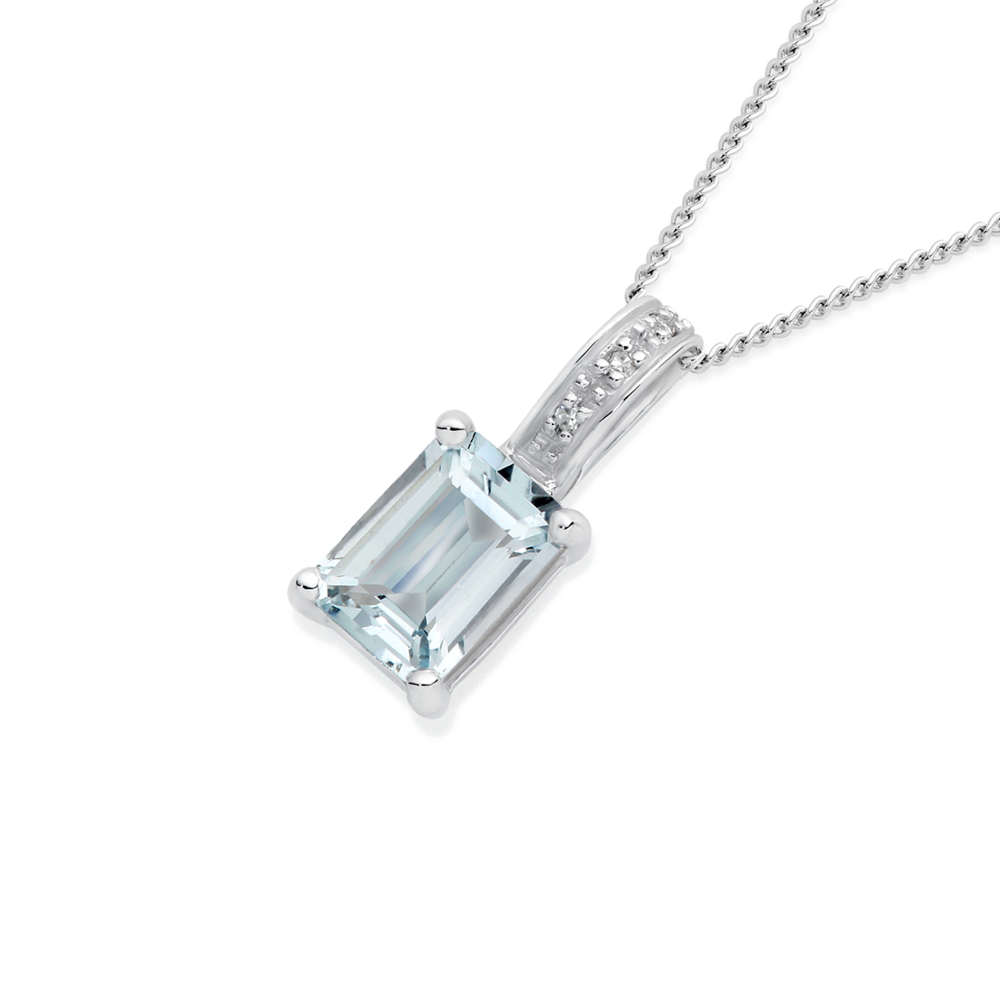 Aquamarine ring deals prouds